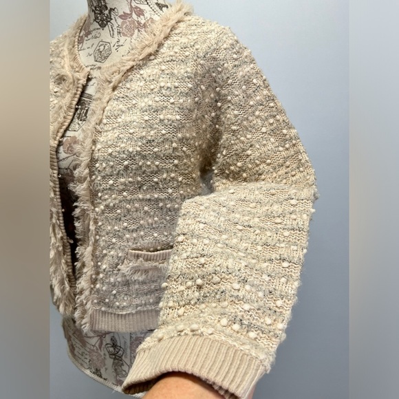 INTERNATIONAL CONCEPTS Cream fringe pearl like detail cardigan sweater size S - Picture 3 of 13